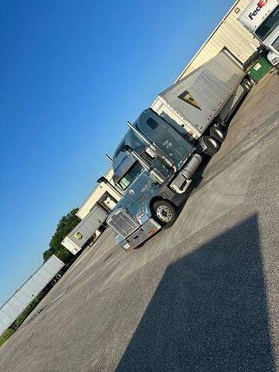 Used 2006 Freightliner Classic 132