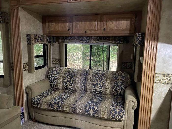 Used 2008 Heartland Bighorn 3370RL