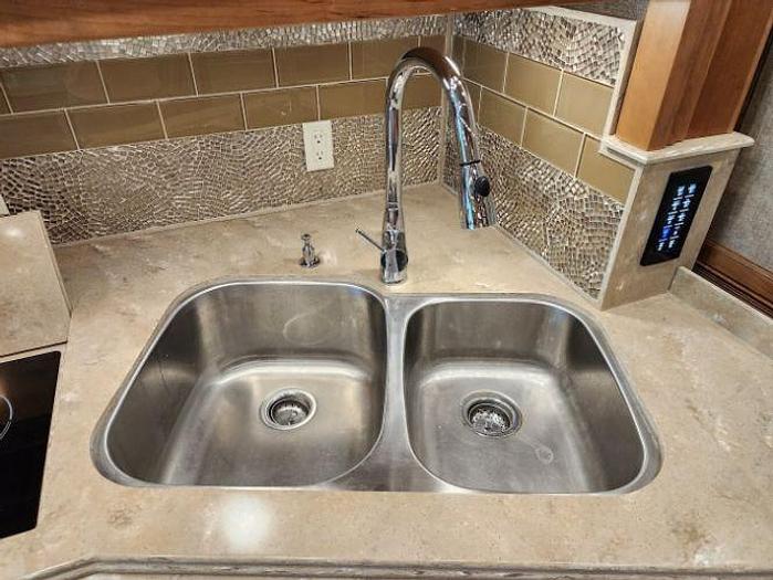 Used 2017 Tiffin Phaeton 40QBH