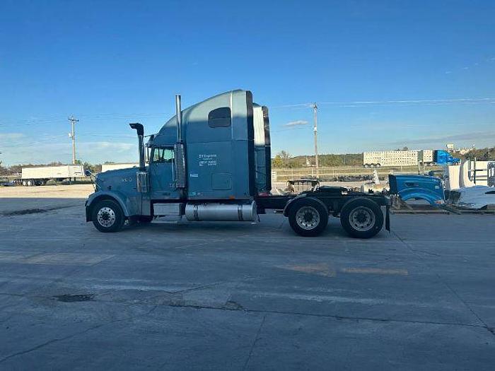 Used 2006 Freightliner Classic 132