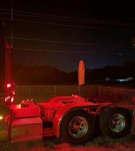 Used 2015 Peterbilt 389 Glider Kit