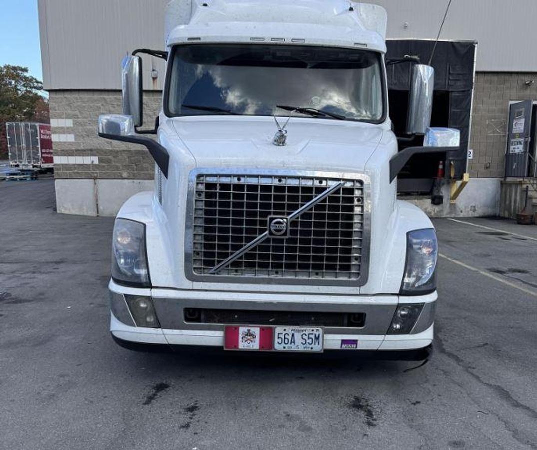 Used 2016 Volvo VNL64T300 Sleeper Semi Truck