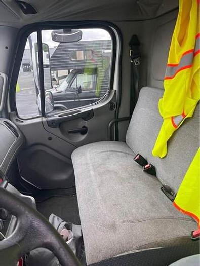 Used 2010 Freightliner M2 106 BOX TRUCK