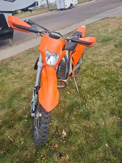 Used 2022 Forest River Cherokee Wolf Pack 315PACK12 and 2019 KTM 250 XC-W