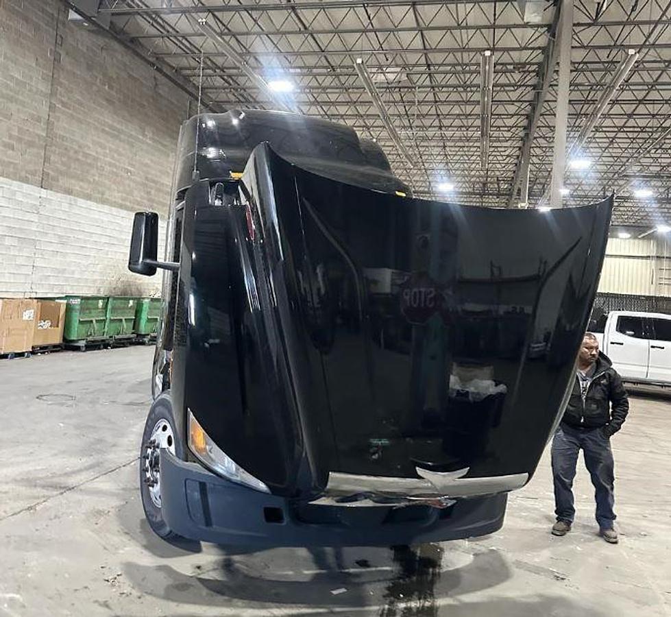 Used 2023 PETERBILT 579