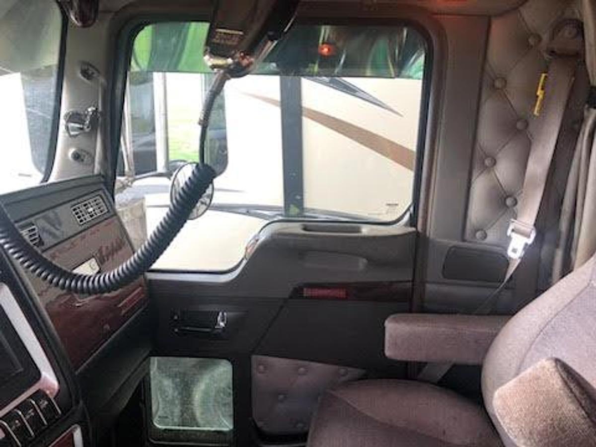 Used 2013 Kenworth Conventional Sleeper Semi