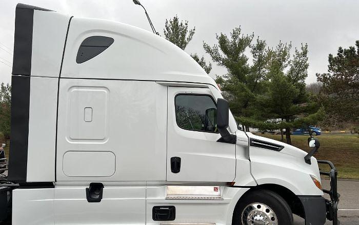 Used 2024 Freightliner CASCADIA 126