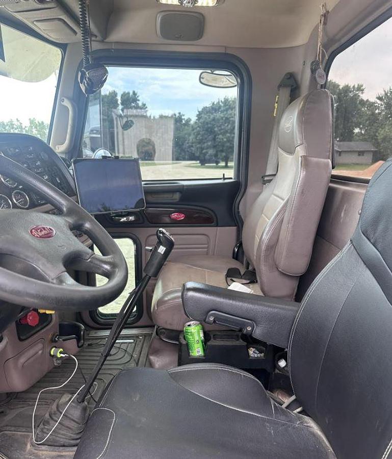 Used 2018 Peterbilt 389 Day Cab Truck