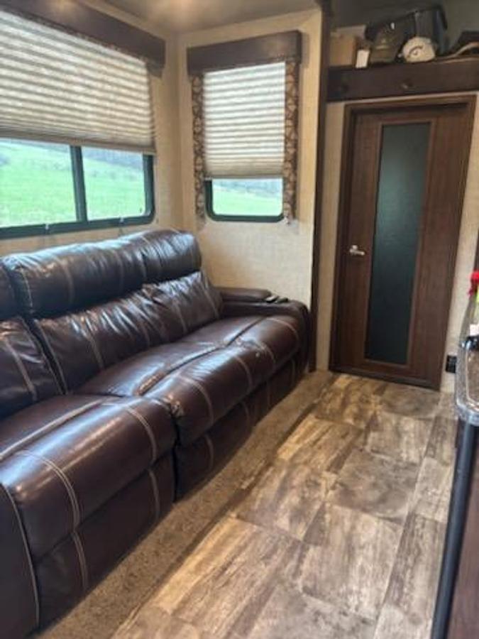 Used 2017 Keystone Impact Fusion IP386