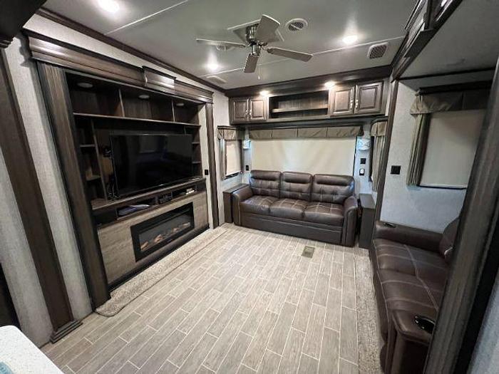 Used 2019 Keystone Alpine 3500RL