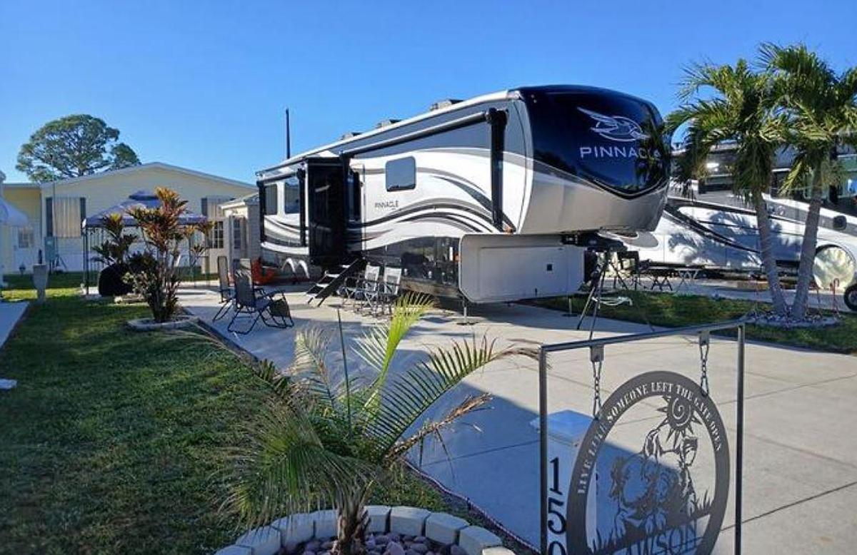 Used 2021 Jayco Pinnacle 36FBTS Fifth Wheel