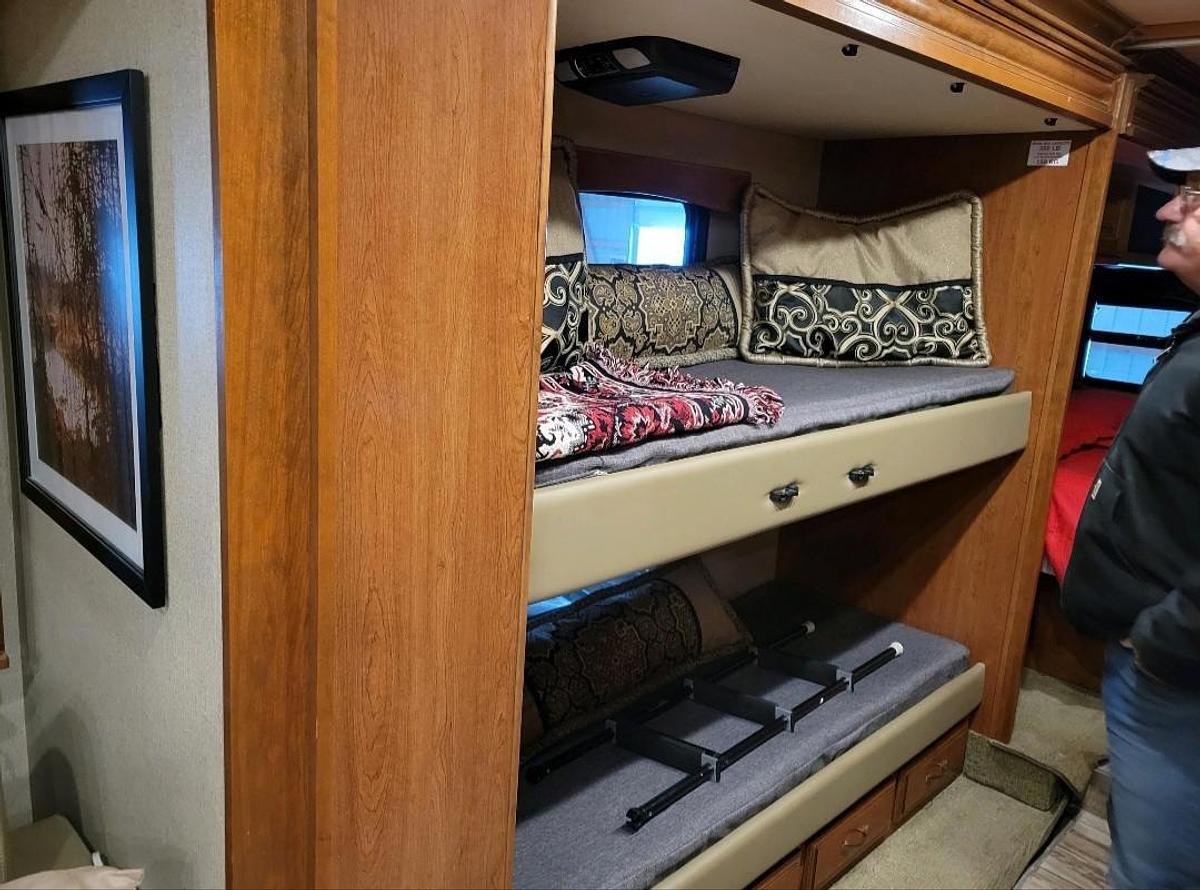 Used 2017 Fleetwood Discovery 39G