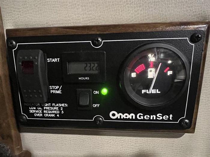 Used 2020 Twister 4 Horse with Outlaw Interior