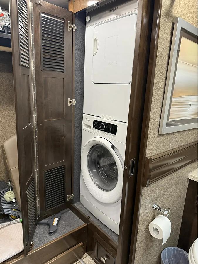 Used 2022 Fleetwood Discovery LXE 44H