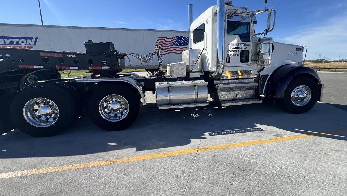 Used 2010 Kenworth W900L Sleeper Semi Truck