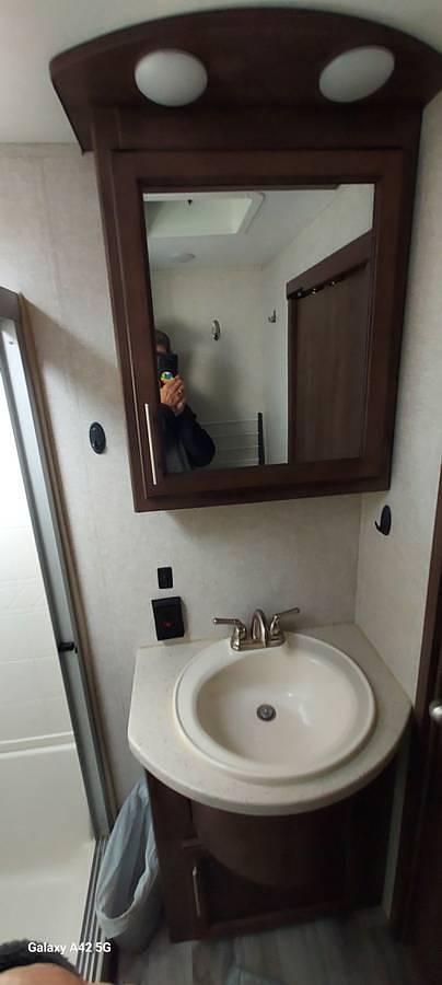 Used 2018 Keystone Cougar 30RLS Fifth Wheel