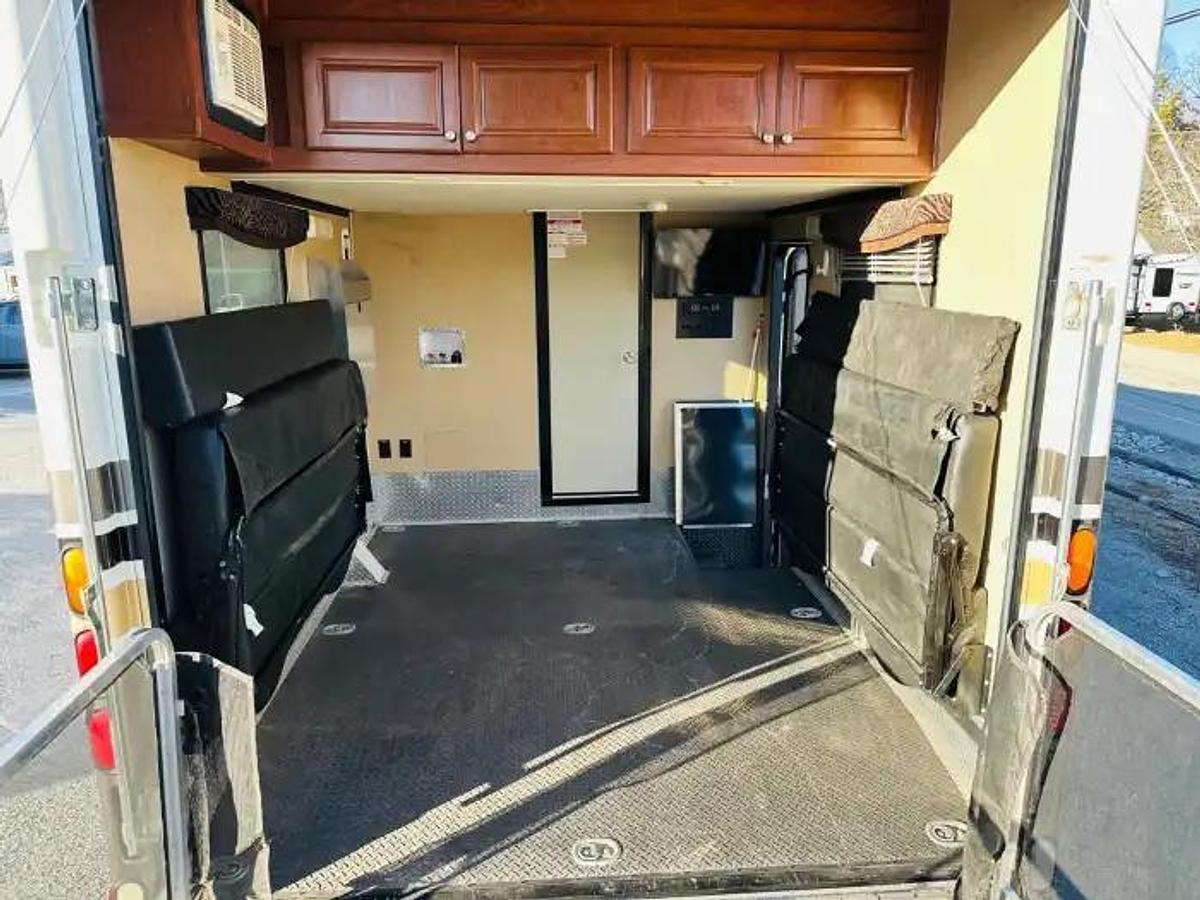 Used 2014 Thor Motorcoach Outlaw 37LS