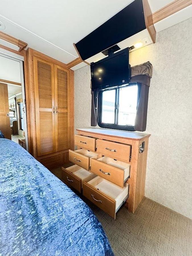 Used 2010 Fleetwood Discovery 40X