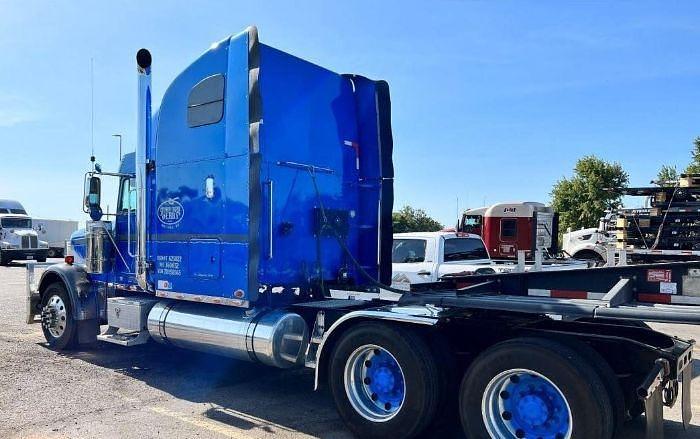 Used 2007 Freightliner FLD132 Classic XL