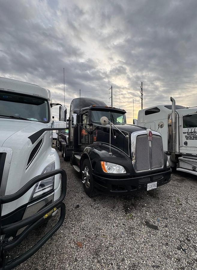 Used 2012 Kenworth T660 Sleeper Semi Truck