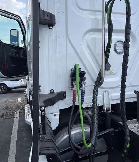 Used 2024 Freightliner CASCADIA 126