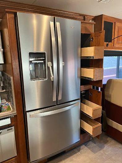 Used 2016 Fleetwood Discovery 40G