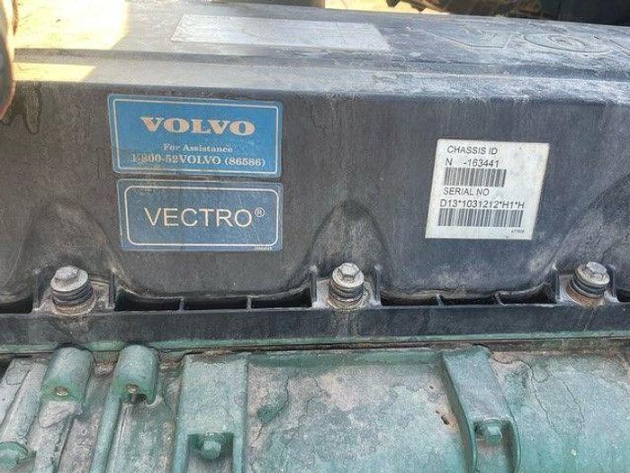 Used 2014 Volvo VNL6400 Sleeper Truck