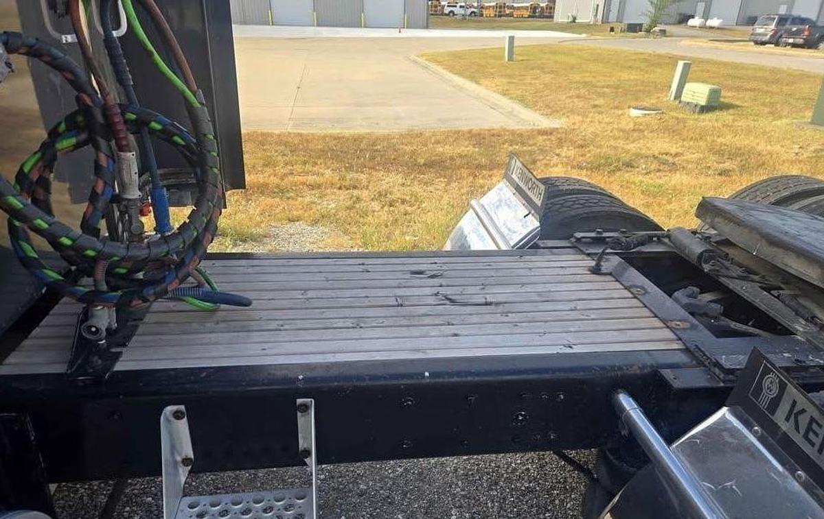 Used 1999 KENWORTH W900L Conventional Sleeper Semi