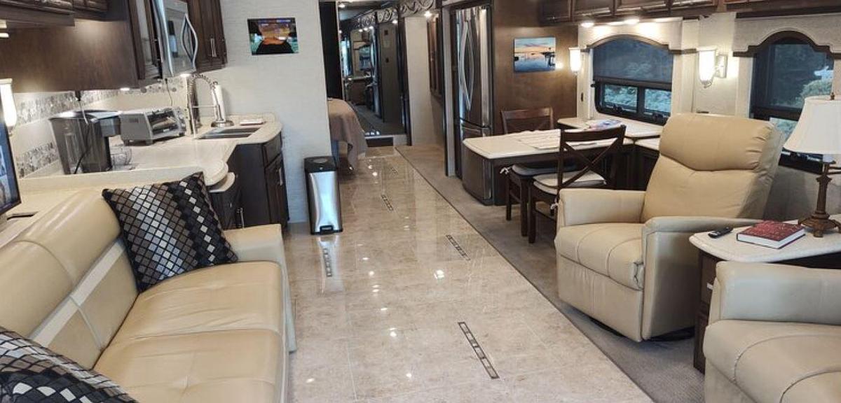 Used 2018 Newmar Ventana 4369