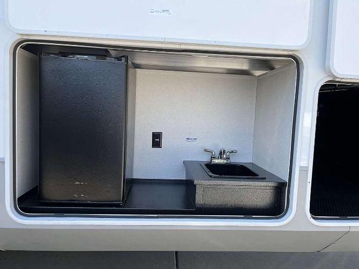 Used 2023 Palomino Columbus 379MB