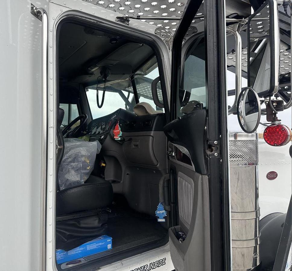 Used 2015 Peterbilt 389