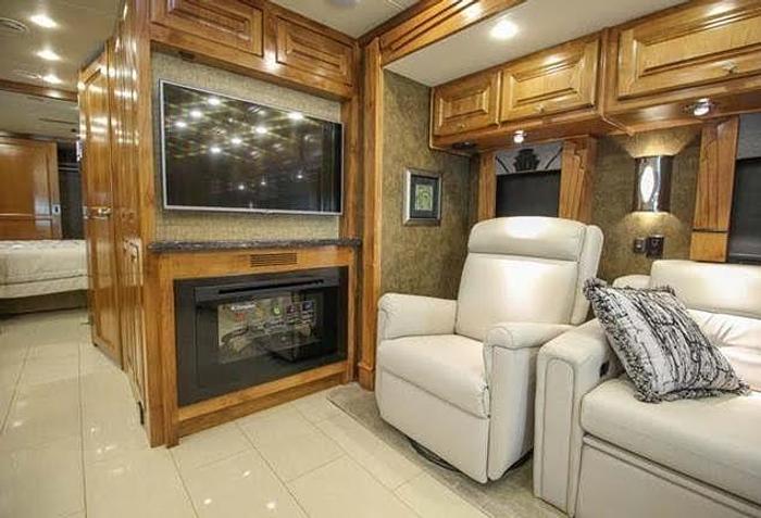 Used 2015 Tiffin Phaeton 40AH