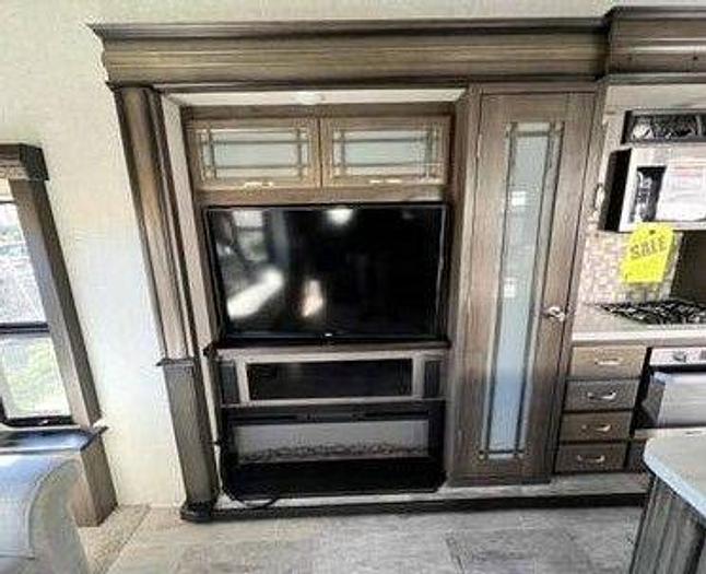 Used 2020 Keystone Montana 3721RL