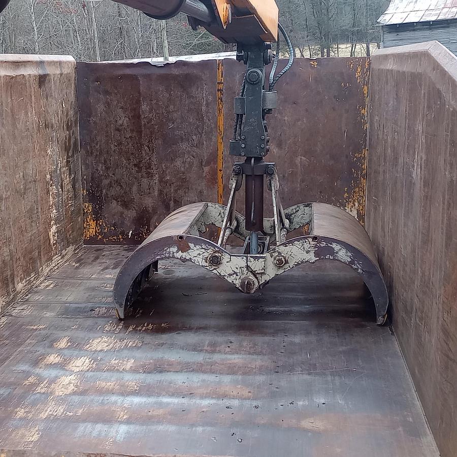 Used 2011 Petersen TL3 Lightning Loader Grapple Truck