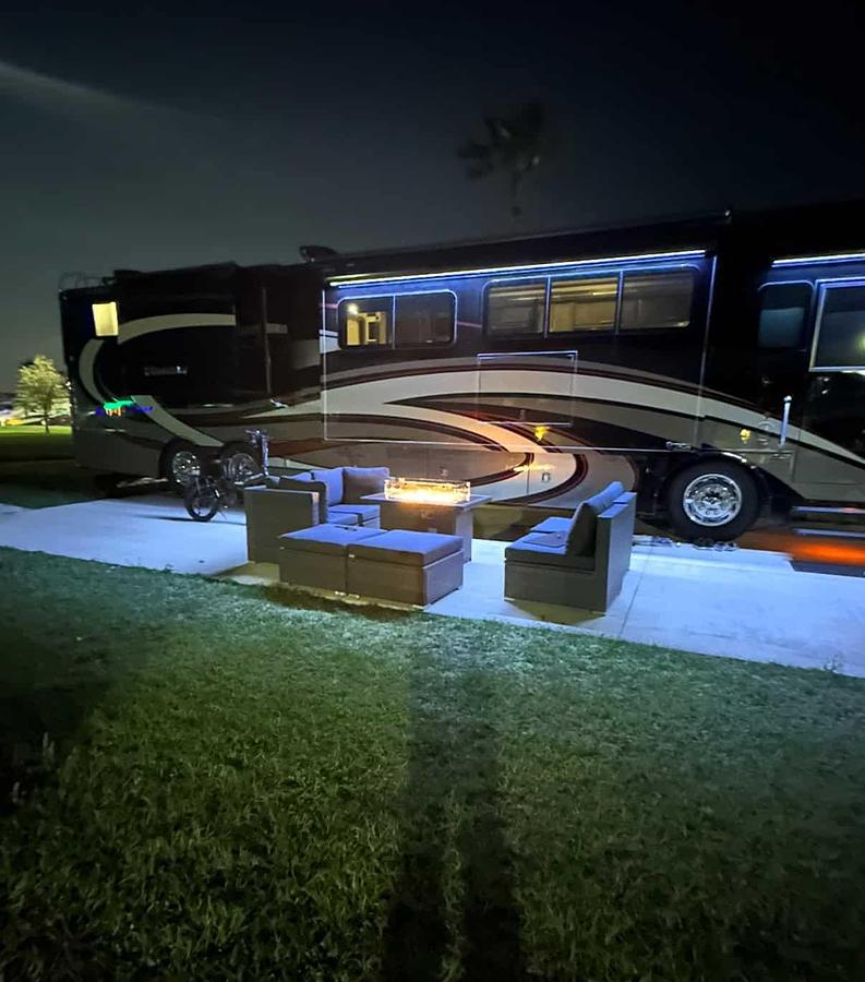 Used 2022 Thor Motorcoach Venetian F42