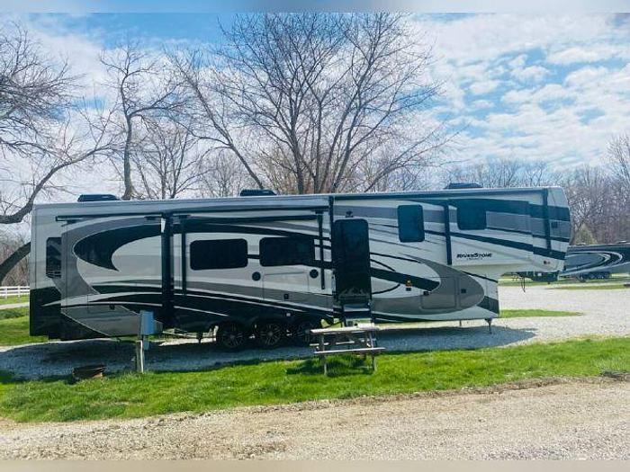 Used 2022 Forest River Legacy 442MC