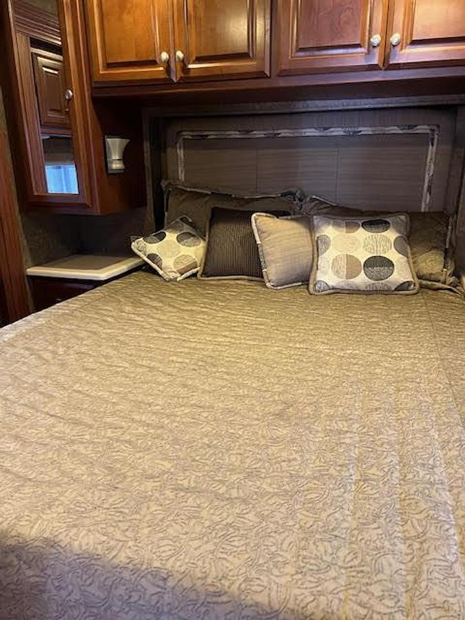 Used 2014 Thor Motor Coach Palazzo 33.2 Class A Motorhome