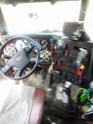 Used 2018 Western Star 5700XE Sleeper Semi