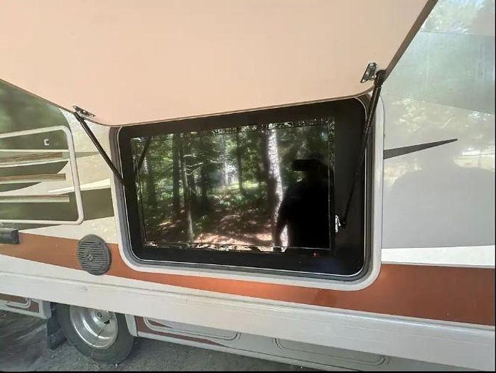 Used 2015 Thor Motor Coach Hurricane 27K