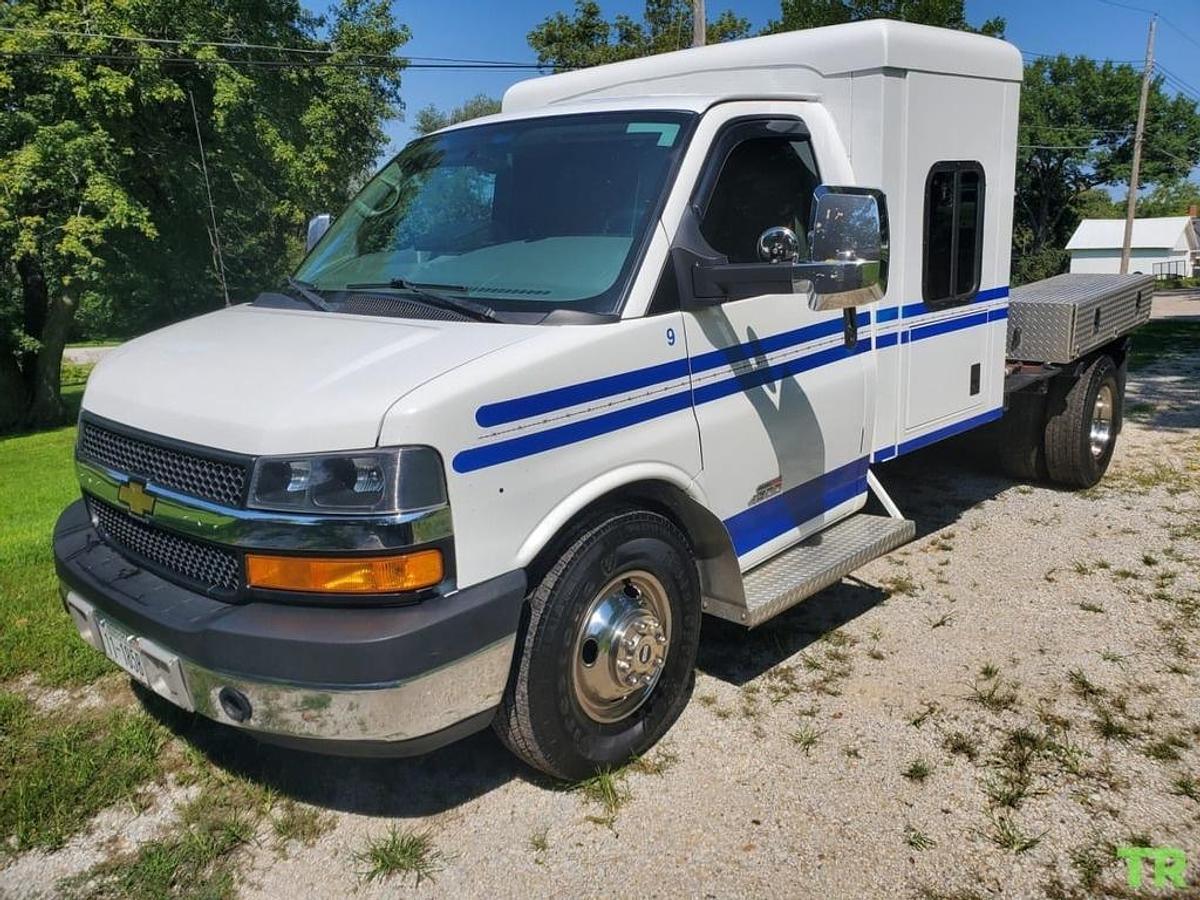 Used 2013 Chevy Express 4500 2wd 6.6L LGH Duramax Diesel Transporter