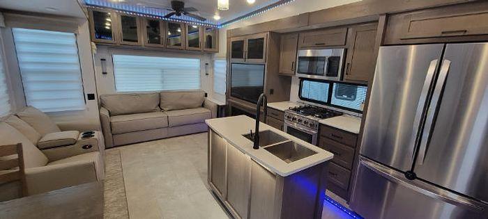 Used 2022 Palomino Columbus 299RLC