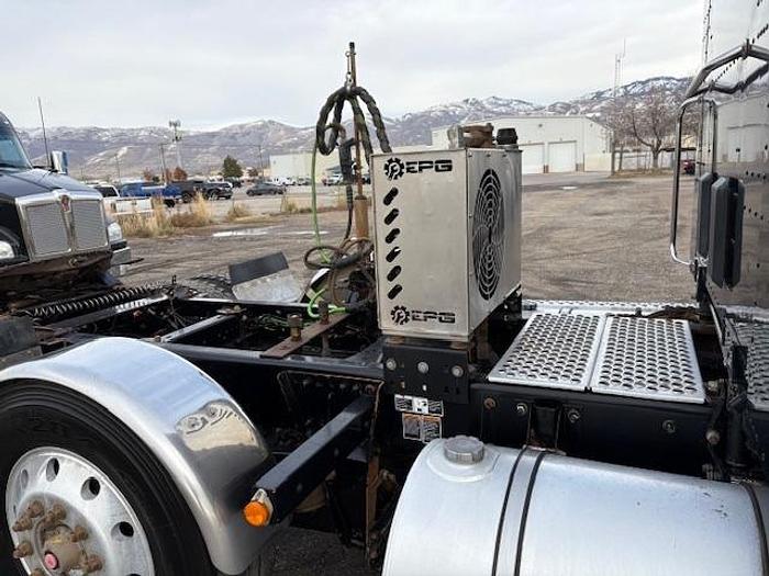 Used 2021 Kenworth T880 Sleeper Semi Truck