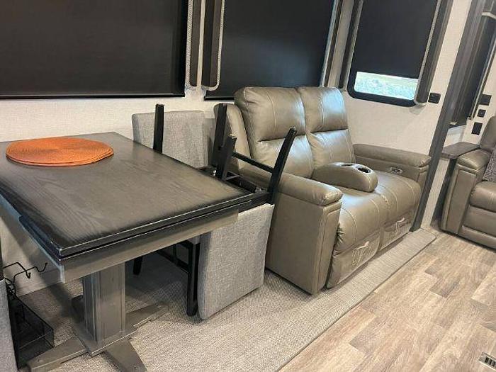 Used 2021 Keystone Montana 295RL