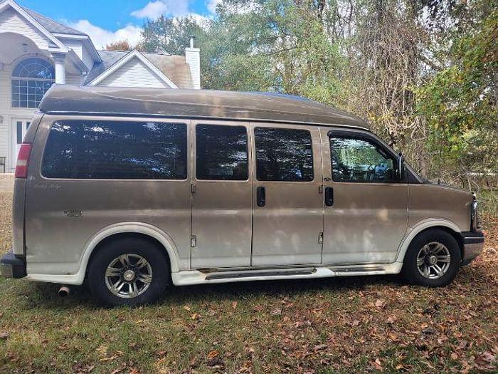 Used 2004 Chevrolet Express Passenger with Wheelchair Lift