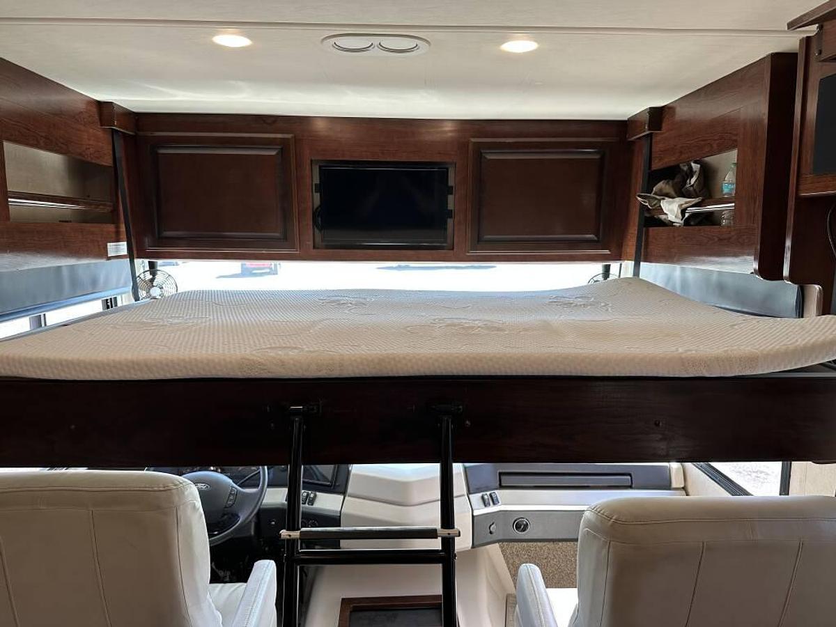 Used 2019 Fleetwood Southwind 34C