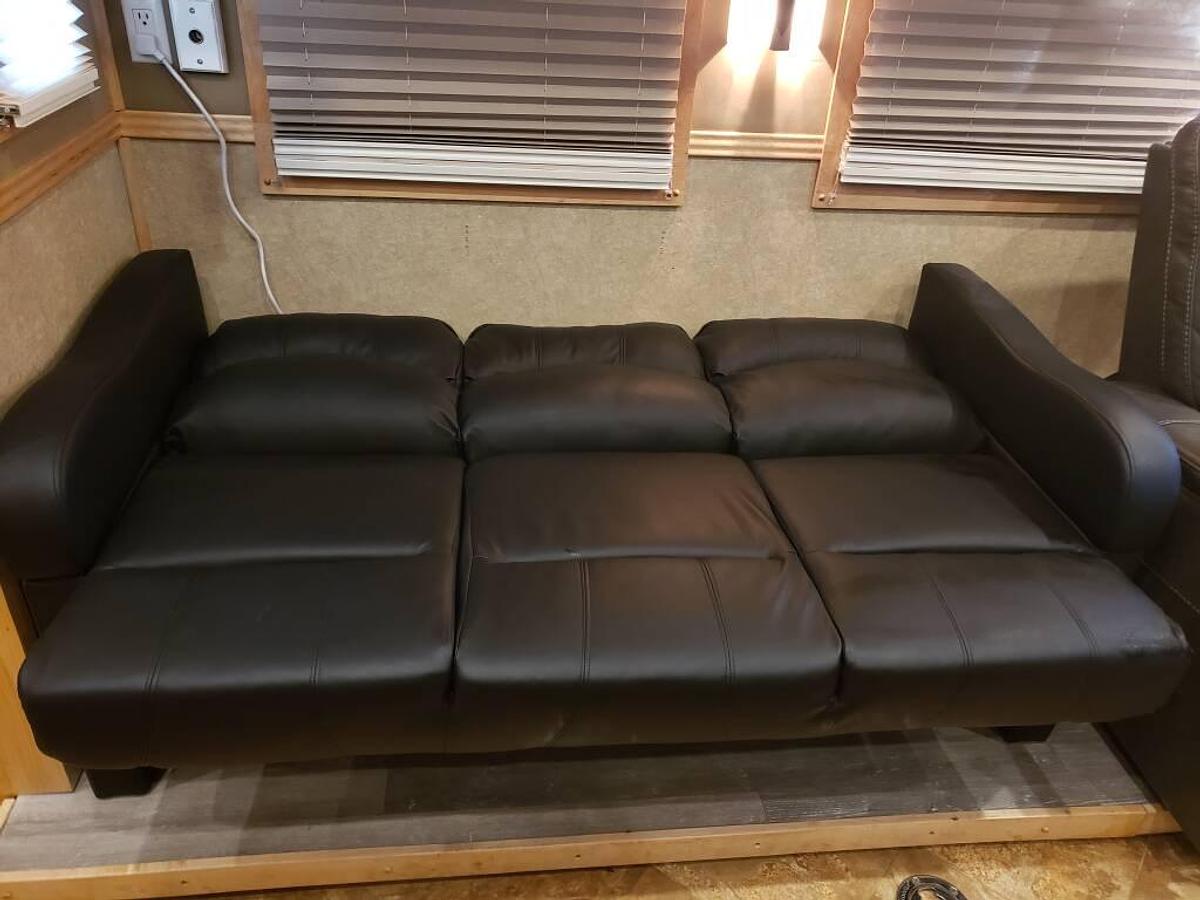 Used 2014 Show Hauler 36KTSSL Super C Motorhome