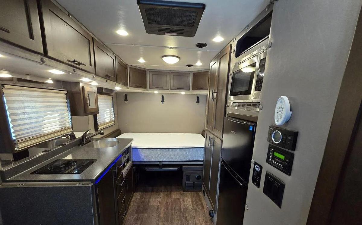 Used 2021 Volvo VNL64T300