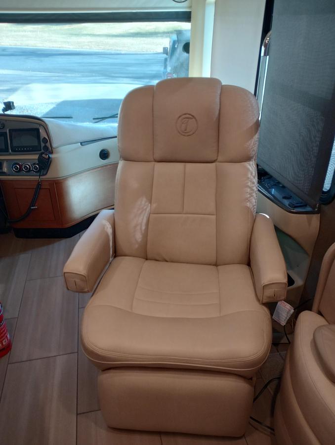 Used 2018 Tiffin Allegro Red 33AA