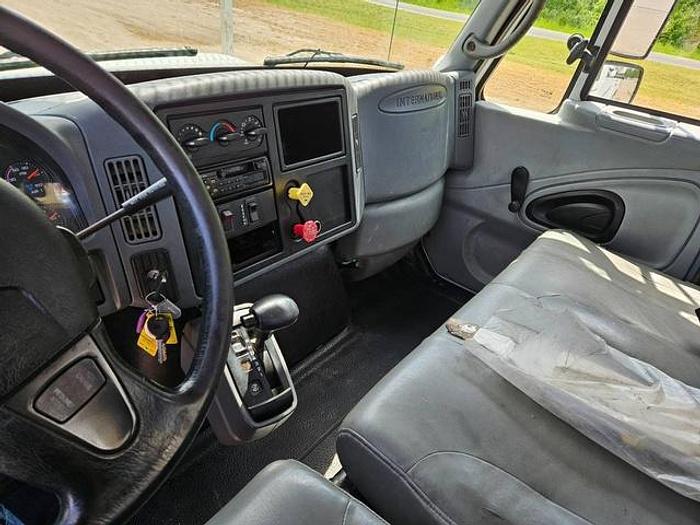 Used 2005 International 4300 DT466