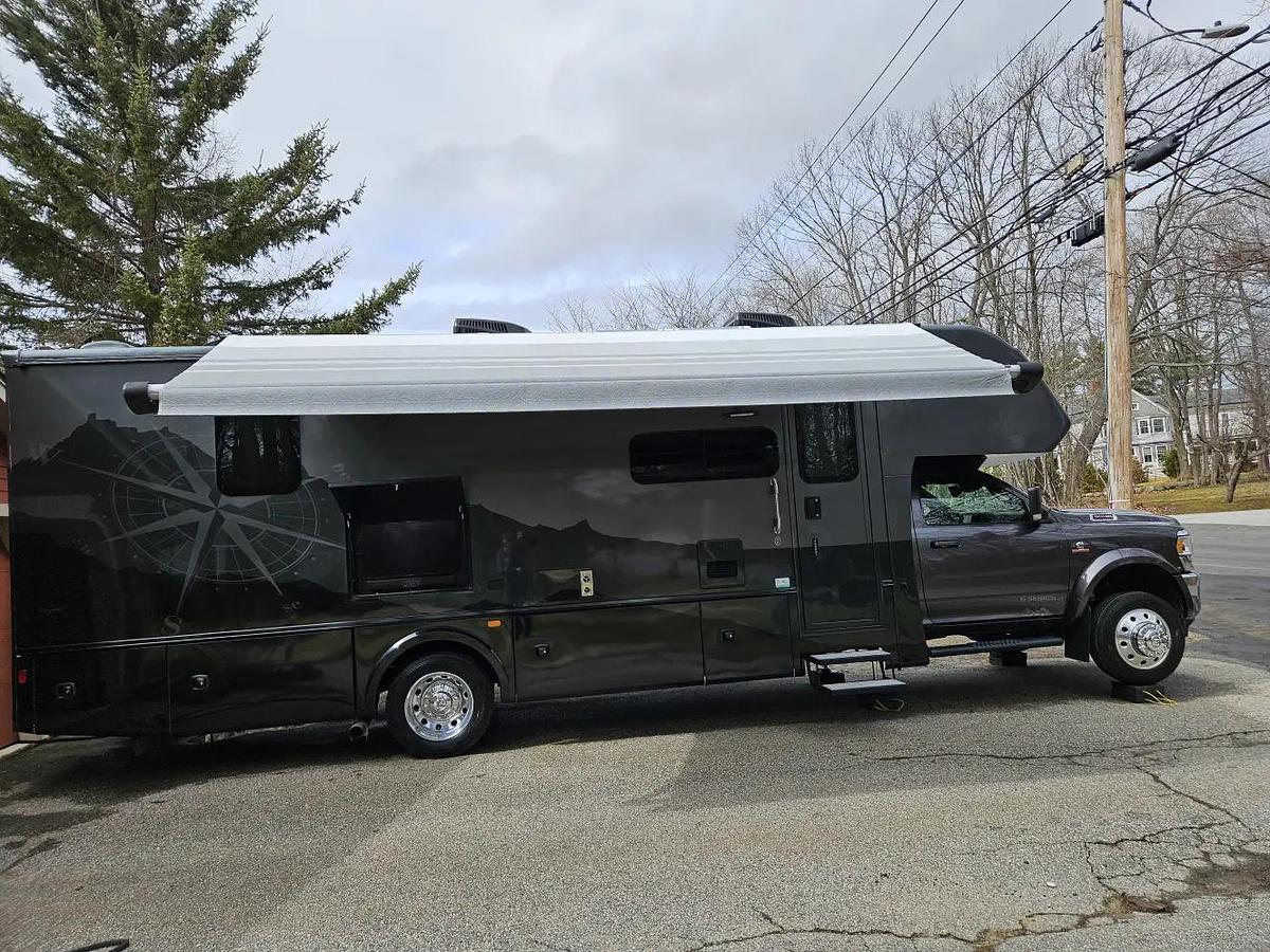 Used 2022 Dynamax Isata 5 30FW